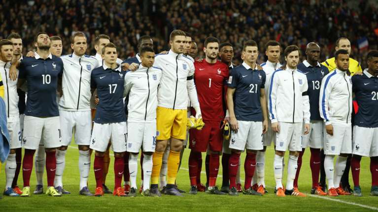 Όλο το Γουέμπλεϊ τραγουδά τη Μασσαλιώτιδα (video)