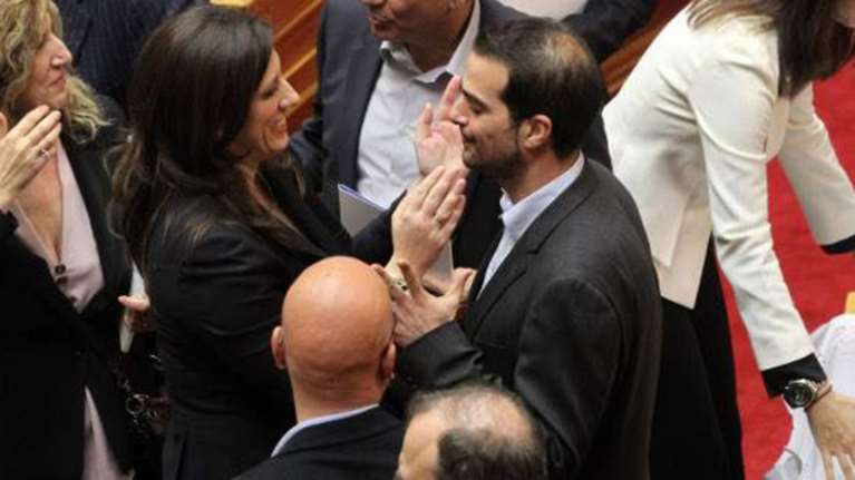 Η Ζωή ζητά από τον Σακελλαρίδη να καταψηφίσει τα μέτρα &amp; να μην παραιτηθεί