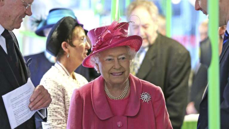 Και όμως η Βασίλισσα της Αγγλίας πήρε το ... τραμ