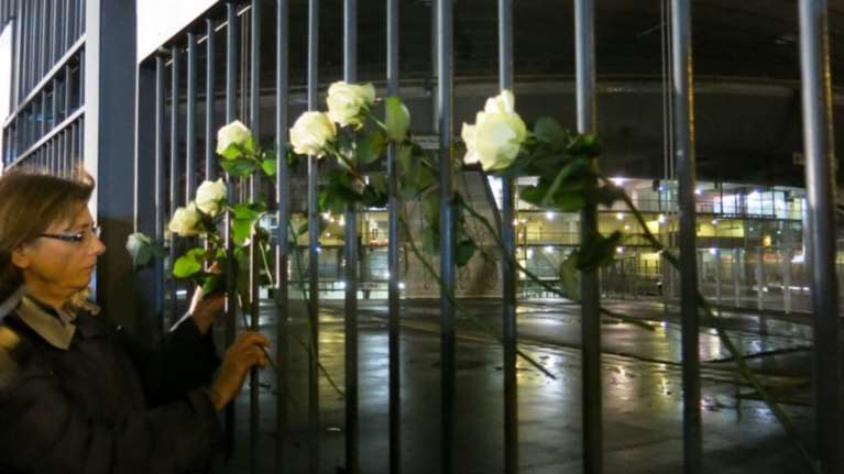 3.000 λευκά τριαντάφυλλα για τα θύματα του Παρισιού