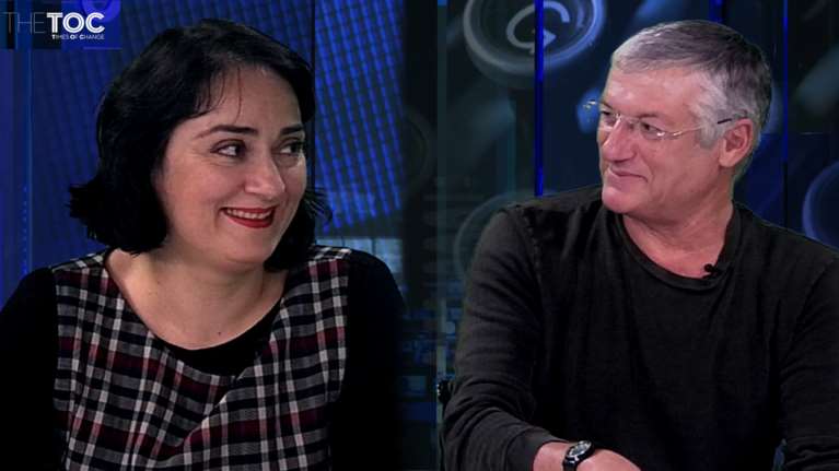 Θεοδωρόπουλος &amp; Ουζουνίδου μιλούν για τη θεατρική επιτυχία της σαιζόν