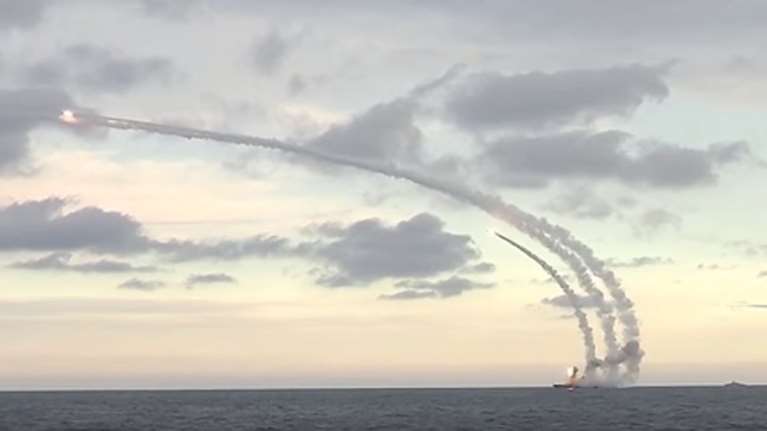 Η Ρωσία «σφυροκοπά» με πυραύλους κρουζ το ISIS