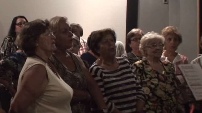 Οι γυναίκες στο Α ΚΑΠΗ Ηλιούπολης διασκευάζουν Βανδή και σπάνε το internet