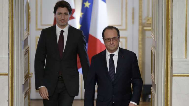 Νέος, ωραίος και... ψηλός: Ο φόβος κάθε ηγέτη σε μια φωτογραφία!