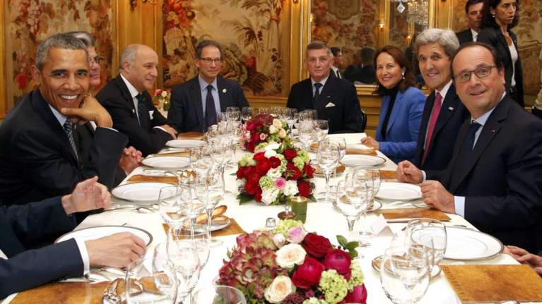 Το δείπνο Ομπάμα - Ολάντ στην «Αμβροσία» με 360€ το άτομο