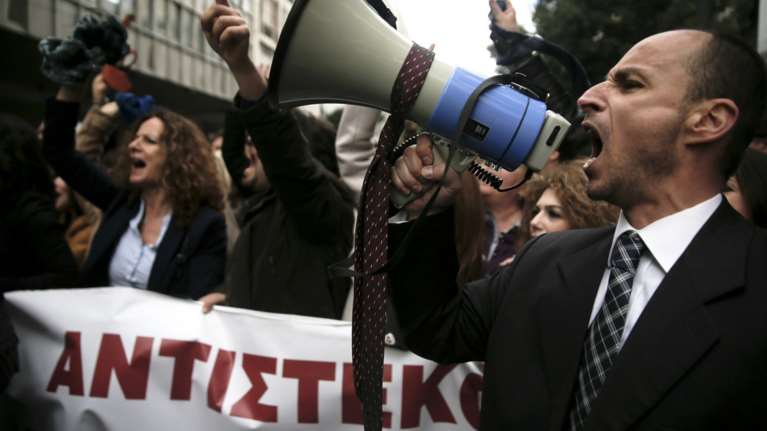 Συνεχίζουν την αποχή οι δικηγόροι για το ασφαλιστικό