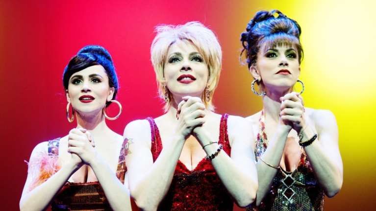 Η Σμαράγδα Καρύδη στον ρόλο της «Sweet Charity» στο θέατρο Badminton