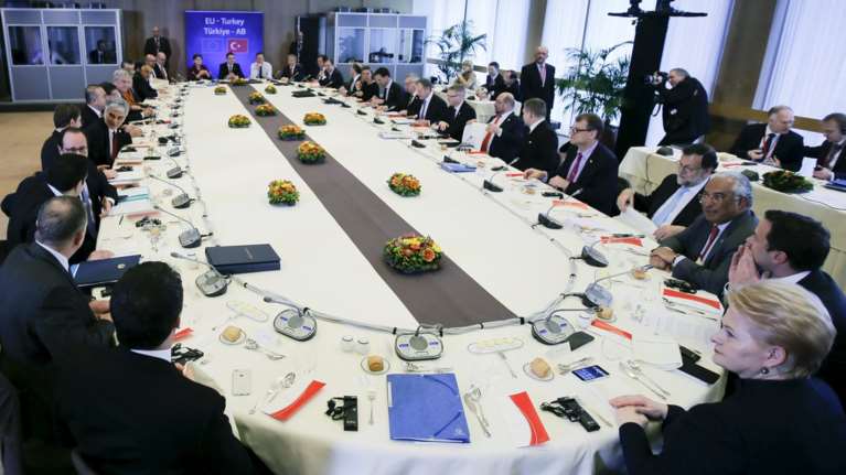 Οι 6 χώρες που κρατούν το κλειδί για τη συμφωνία ΕΕ-Τουρκίας στο προσφυγικό