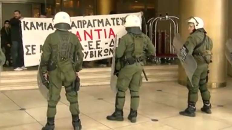 Η επίδειξη ισχύος του Ρουβίκωνα προβληματίζει την ΕΛΑΣ