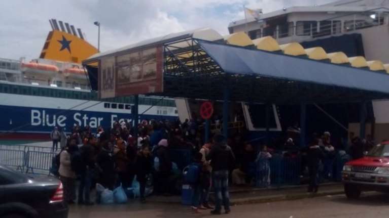 Μαζική μεταφορά προσφύγων από τα νησιά στην ενδοχώρα