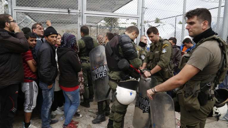 Με πριμ η Η ΕΛ.ΑΣ μετακομίζει στα νησιά για αντιμετώπιση ροών. Τα έγγραφα