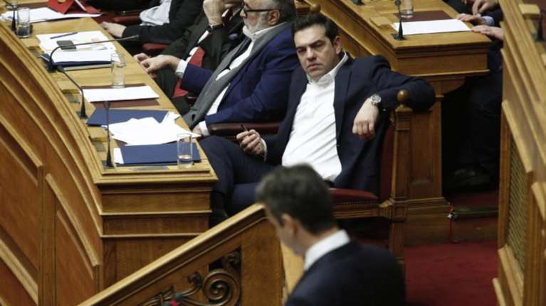 Κυβέρνηση εναντίον όλων: «Φυγή» από τα προβλήματα με στρατηγική της έντασης