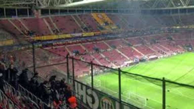 Τρόμος στην Τουρκία: Εκκενώθηκε το γήπεδο της Γαλατασαράι