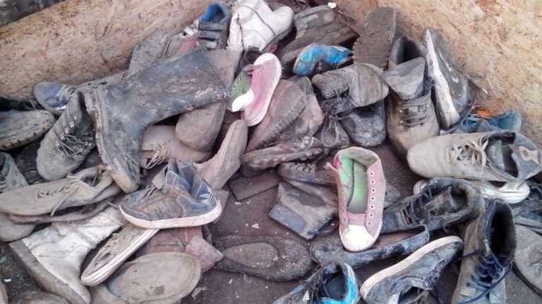 Λιωμένα παπούτσια:τα «όπλα» επιβίωσης των προσφύγων