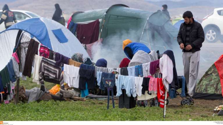 Kέντρα προσφύγων παντού χωρίς φως, νερό και σχεδιασμό
