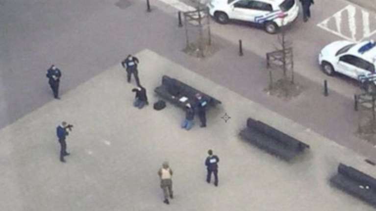 Φωτογραφία: Οι βελγικές αρχές συλλαμβάνουν δύο υπόπτους