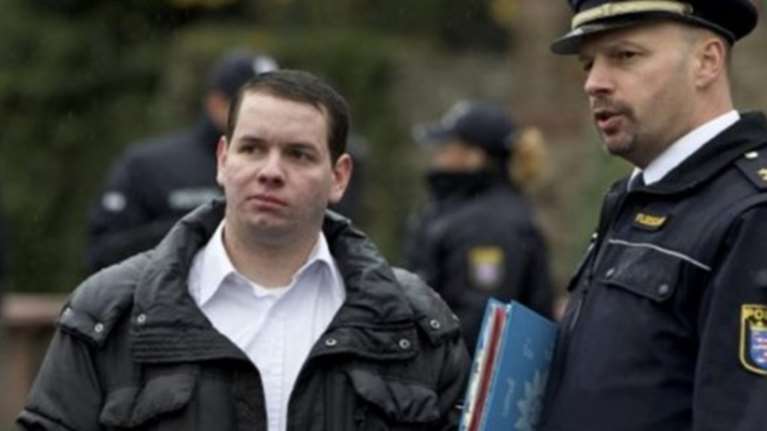 Σύροι πρόσφυγες βοήθησαν νεοναζί σε τροχαίο