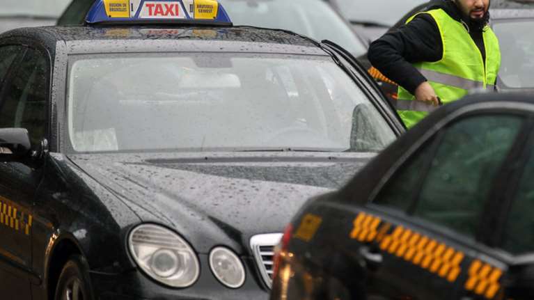 Ο οδηγός ταξί «έδειξε» στις αρχές το διαμέρισμα των τρομοκρατών