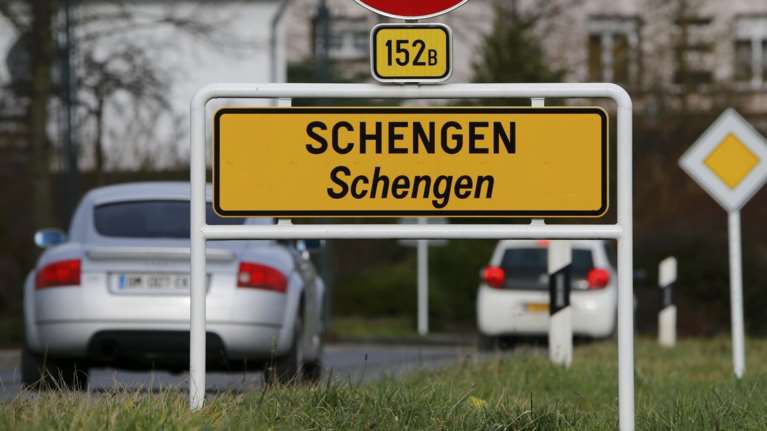 Πληθαίνουν οι φωνές για de facto αναστολή της Σένγκεν