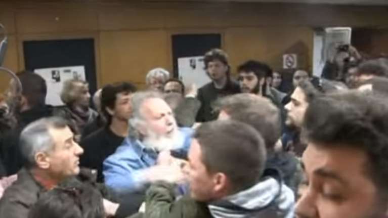 Επεισόδια και δακρυγόνα σε ομιλία του Νίκου Παππά