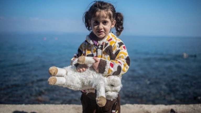 «Save the Children»: Αποχωρεί από τα νησιά με αιχμές για την Ευρώπη