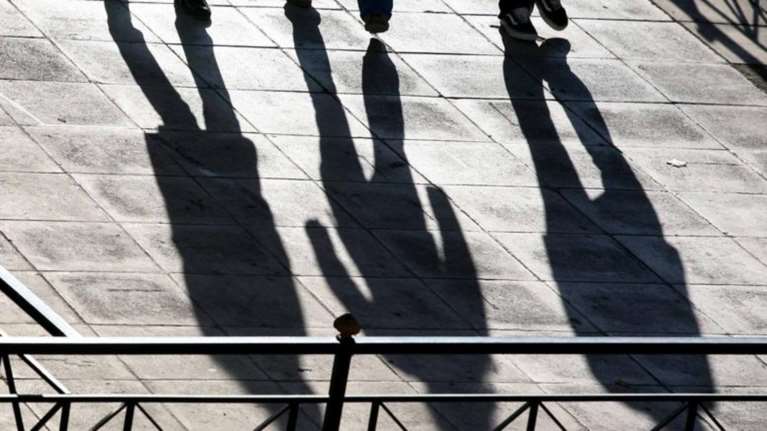 Εργασιακή ζούγκλα: Μισός μισθός, μισή σύνταξη, μισή ζωή