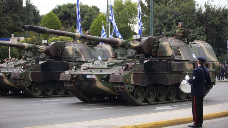 Τεθωρακισμένα, ελικόπτερα και...drones στην παρέλαση