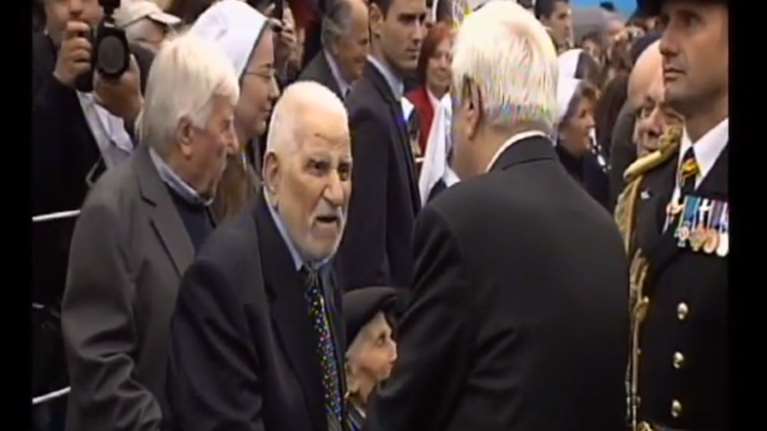 Ανάπηρος σε Παυλόπουλο: Μη μας πετάτε σαν λεμονόκουπες