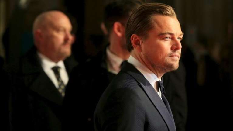 Μια φωτο του Ντι Κάπριο απ&#39;το σχολείο μόλις κυκλοφόρησε. Ηταν πανέμορφος!