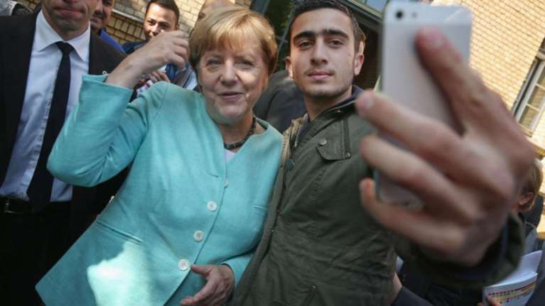 Η Μέρκελ είχε βγάλει selfie με καμικάζι των Βρυξελλών;