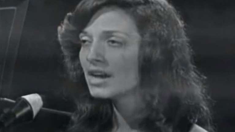 Οταν η μαθήτρια Αννα Βίσση τραγουδούσε για το ΡΙΚ