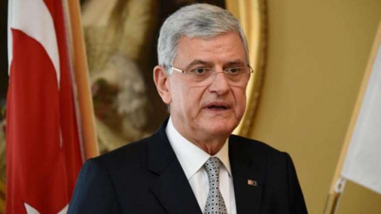 Τούρκος υπουργός προκαλεί  για βίζα και Κυπριακό