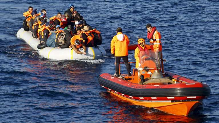 Μείωση των προσφυγικών ροών σε νησιά και Πειραιά