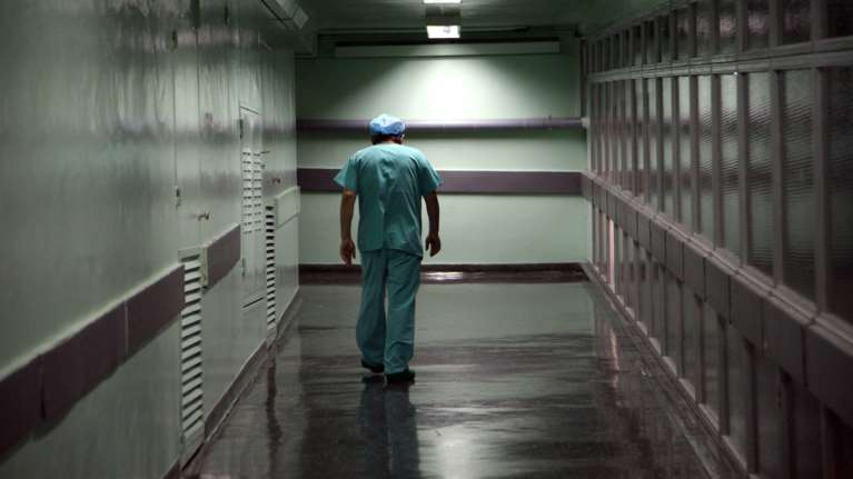 Καταγγελία ΙΣΑ: Στην αναμονή ως 5 μήνες των καρκινοπαθών για ακτινοθεραπεία