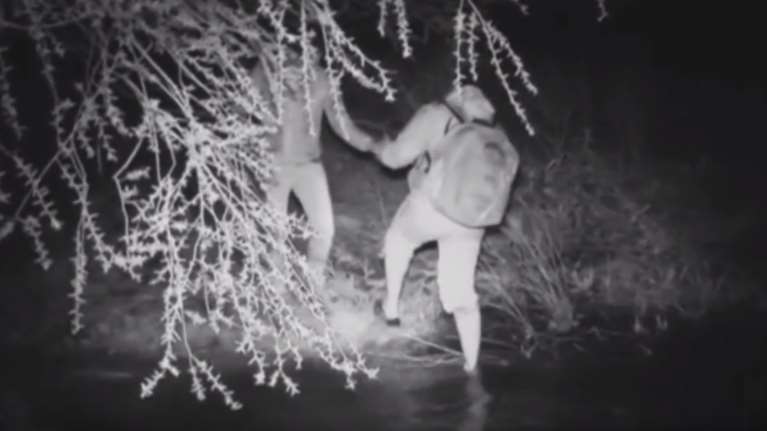 RAI: Τα κρυφά μονοπάτια στα σύνορα με Σκόπια, θησαυρίζουν οι διακινητές