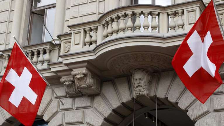 FT: Οι τραπεζίτες της Ελβετίας δεν είναι πια σιωπηλοί