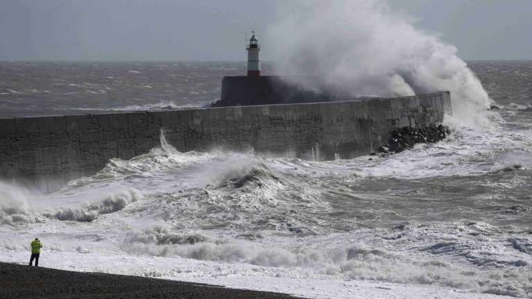 Χάος στη βόρεια Ευρώπη από την καταιγίδα Κέιτι
