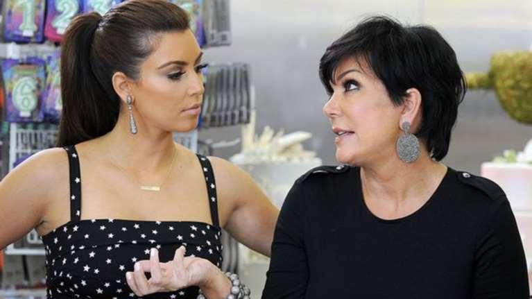 Η μάνα-προαγωγός Kris Jenner διέρρευσε το sex tape της Kim Kardashian