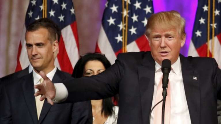 Επίθεση του «επιτελάρχη» του Τράμπ σε δημοσιογράφο video