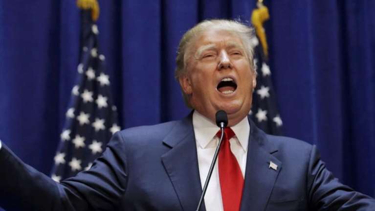 Τραμπ: Να τιμωρούνται οι γυναίκες που κάνουν άμβλωση!