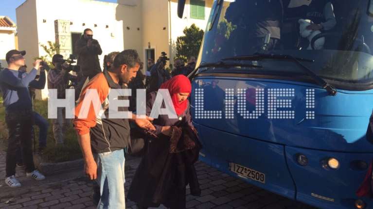 Εφτασαν 300 πρόσφυγες σε πρώην resort της Κυλλήνης