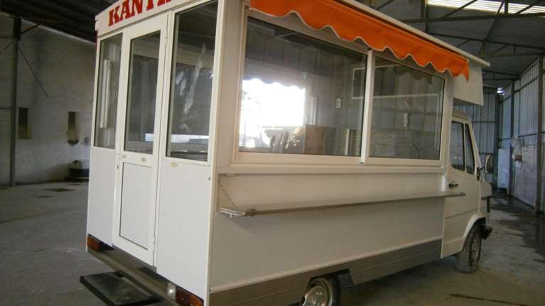 Φρίκη: Ιδιοκτήτης καντίνας παγίδευε και έπιανε γάτες!