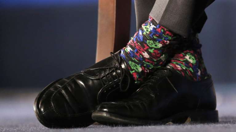 Κουίζ: Σε ποιον πολιτικό ανήκουν αυτές οι χρωματιστές κάλτσες