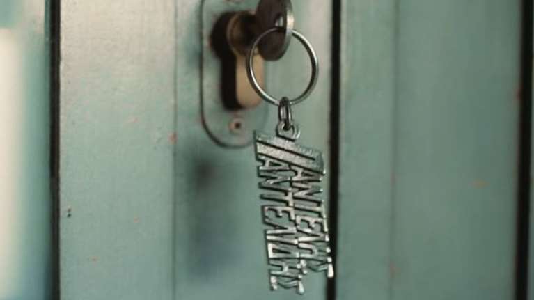 Αθλιότητα: Πωλούν το μπρελόκ του Παντελίδη στο Internet