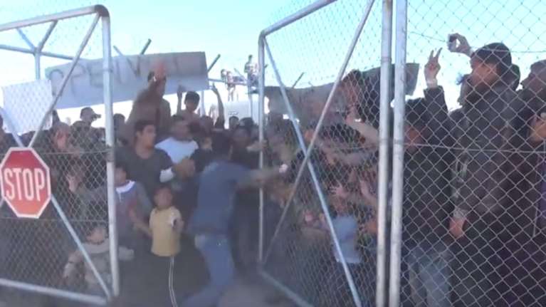 Χίος: Εσπασαν το λουκέτο οι πρόσφυγες και βγήκαν έξω από το hotspot