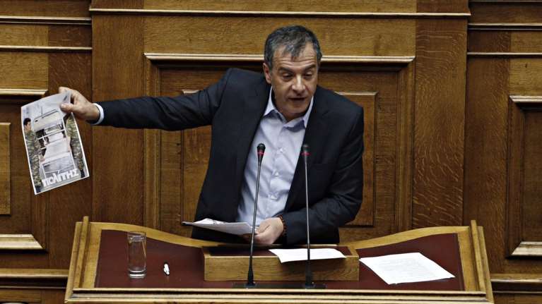 Καταγγελία Θεοδωράκη στη Βουλή για σκάνδαλα με τους ΑΝ.ΕΛ στα hot spot