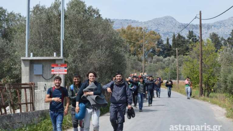 &#39;Εφυγαν άλλοι 300 προσφυγες από το  hot spot της Χίου