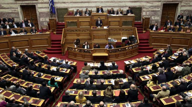 Υπερψηφίστηκε το ν/σ για πρόσφυγες-Διαρροές στον ΣΥΡΙΖΑ