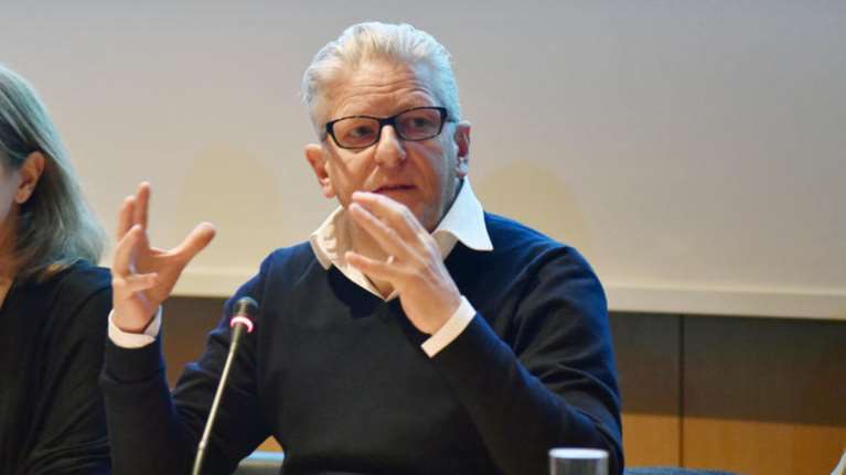 Το χρονικό της «οπερέτας» με πρωταγωνιστή τον Γιαν Φαμπρ