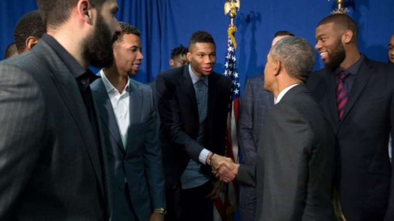 Τι έκανε ο Αντετοκούνμπο όταν συνάντησε τον Ομπάμα